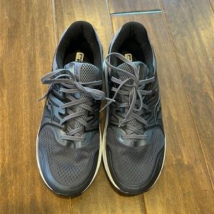 Saucony Men's Redeemer ISO 2 Running Shoe -gray & black